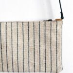 Bolso pequeño artesanal elaborado con tejido vintage a rayas y piel de serraje